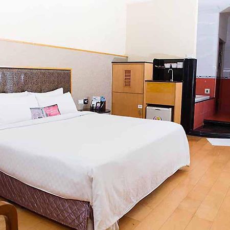 Royal Group Motel Chien Kuo Branch Kaohsiung Eksteriør billede