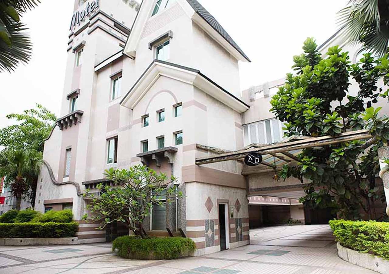 Royal Group Motel Chien Kuo Branch Kaohsiung Eksteriør billede