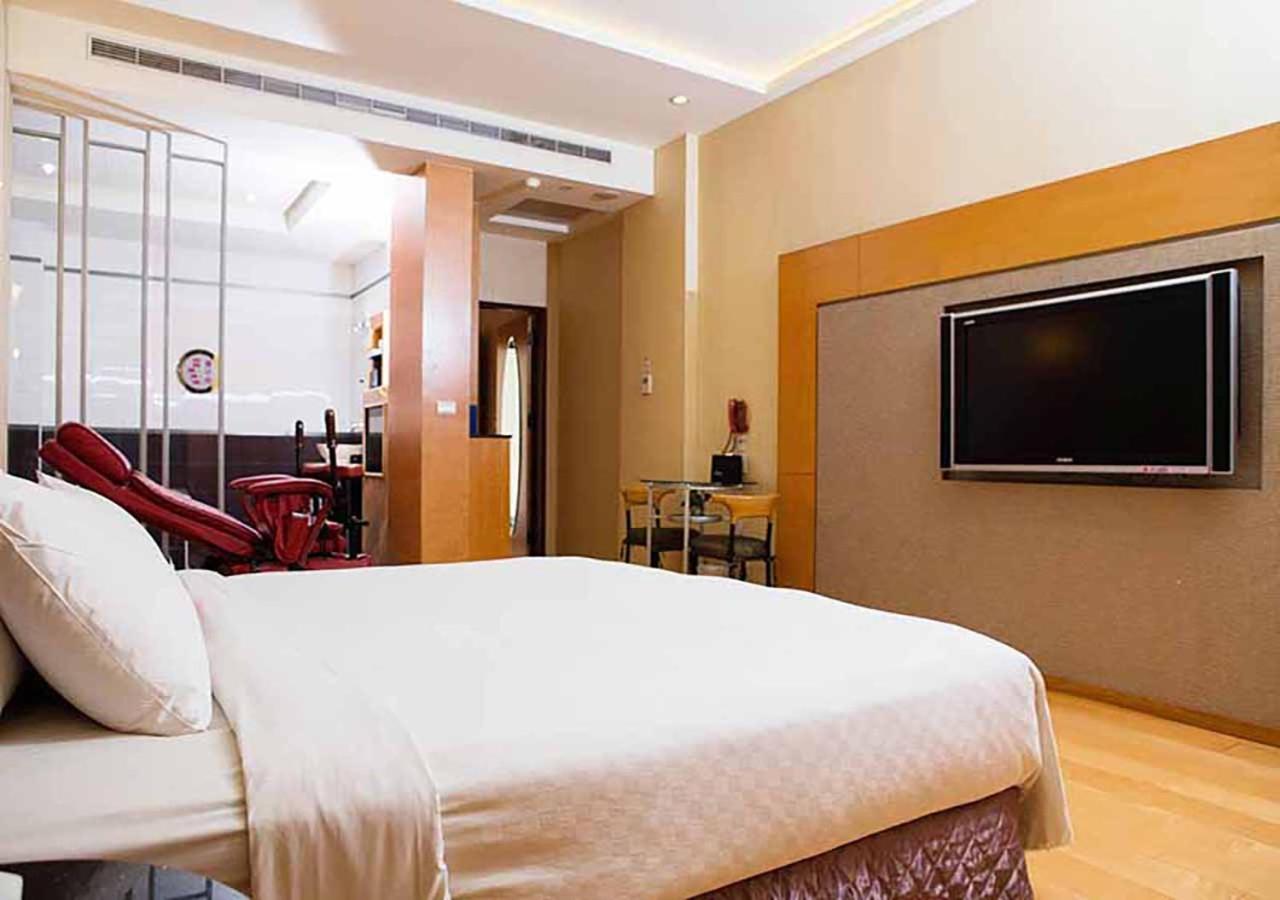 Royal Group Motel Chien Kuo Branch Kaohsiung Eksteriør billede